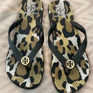 Tory Burch animal print flip flop sandals size 10